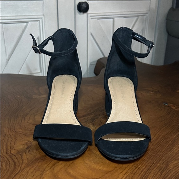 Chic Black Ankle Strap Heels - Picture 1 of 4
